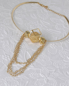 Stylish Choker Necklace with Metallic Pendant and curb Chain Accents